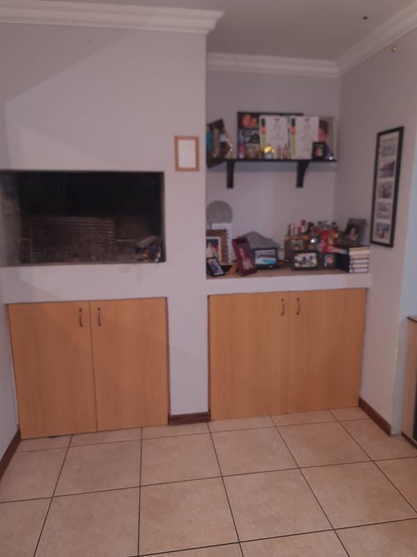 3 Bedroom Property for Sale in Eikenbosch Western Cape